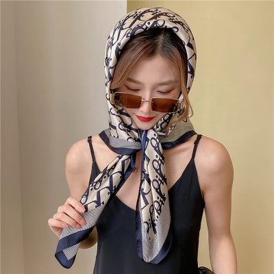 Choàng khăn theo kiểu turban quấn đầu